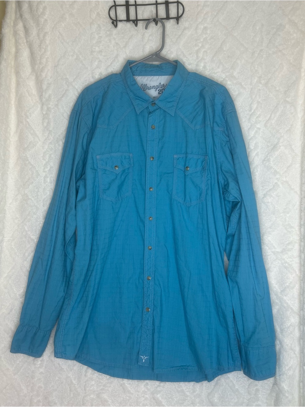 Wrangler Men’s Blue Long-Sleeve Pearl Snap Button-Down Western Shirt